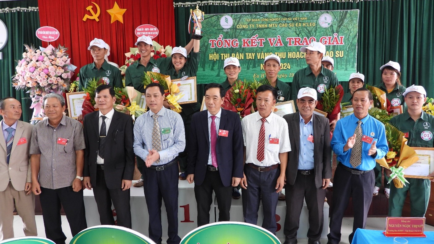 Hội thi bàn tay vàng thu hoạch mủ cao su năm 2024